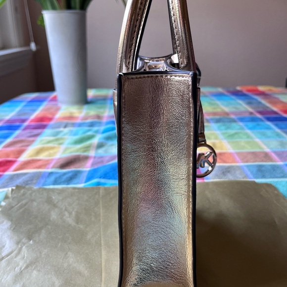 ⚜️ MICHAEL KORS EXTRA - SMALL SIGNATURE LOGO CROSSBODY BAG ⚜️ NWT ⚜️ - Picture 14 of 16